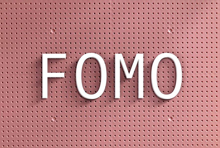 Word FOMO on steel pink background